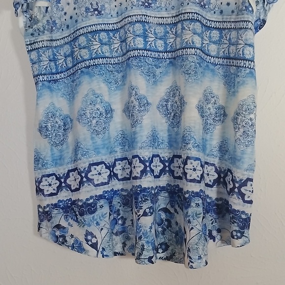 Time and Tru Short Sleeve Women's XL (16-18) Top with slit in sleeves - Picture 2 of 10